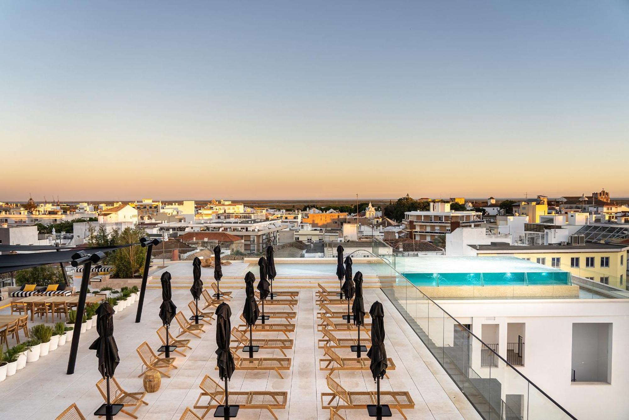 3HB Faro Hotel Luaran gambar Rooftop pool at the Hotel